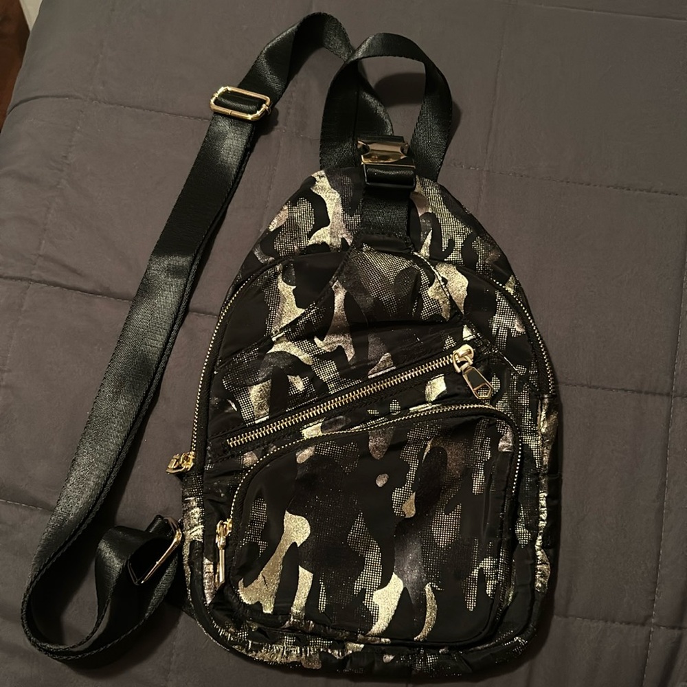 Sol and Selene camo Sling bag